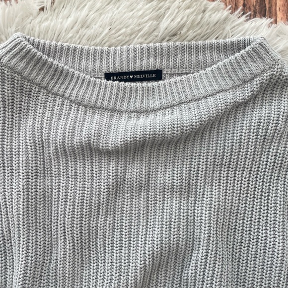 Brandy Melville Oversized Cropped Sweater - Picture 3 of 4